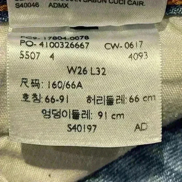 Levi 501’s customized and tapered classic button  fly distressed jean size 26 - Picture 10 of 13